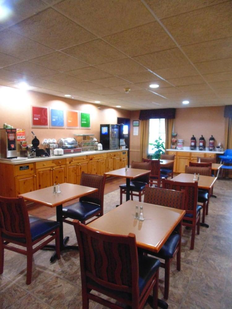 American Inn And Suites Houghton Lake Dış mekan fotoğraf