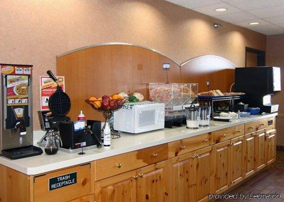 American Inn And Suites Houghton Lake Restoran fotoğraf