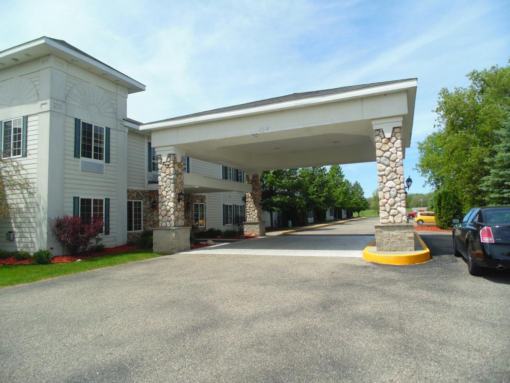 American Inn And Suites Houghton Lake Dış mekan fotoğraf