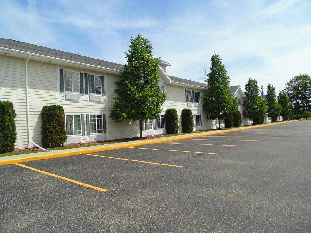 American Inn And Suites Houghton Lake Dış mekan fotoğraf