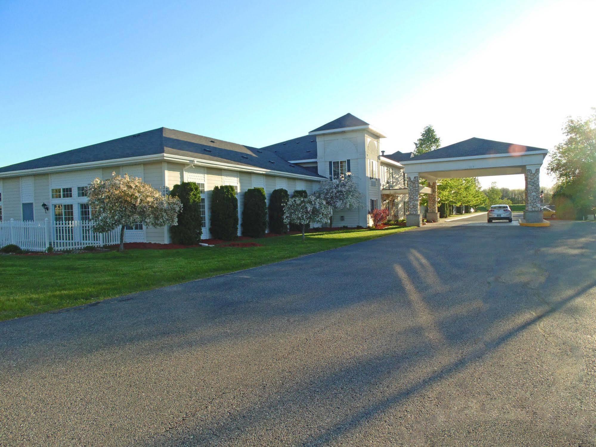 American Inn And Suites Houghton Lake Dış mekan fotoğraf