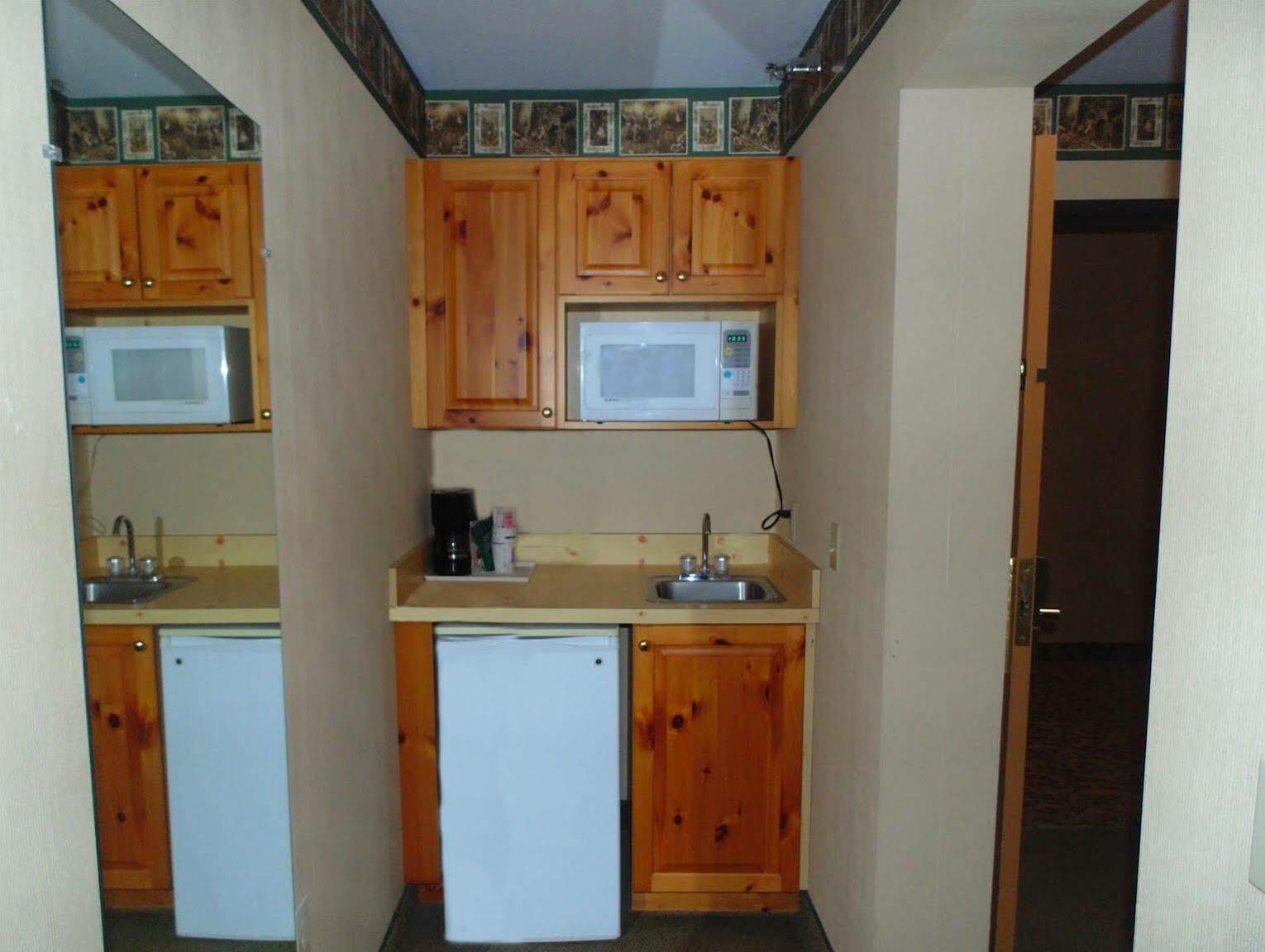 American Inn And Suites Houghton Lake Dış mekan fotoğraf
