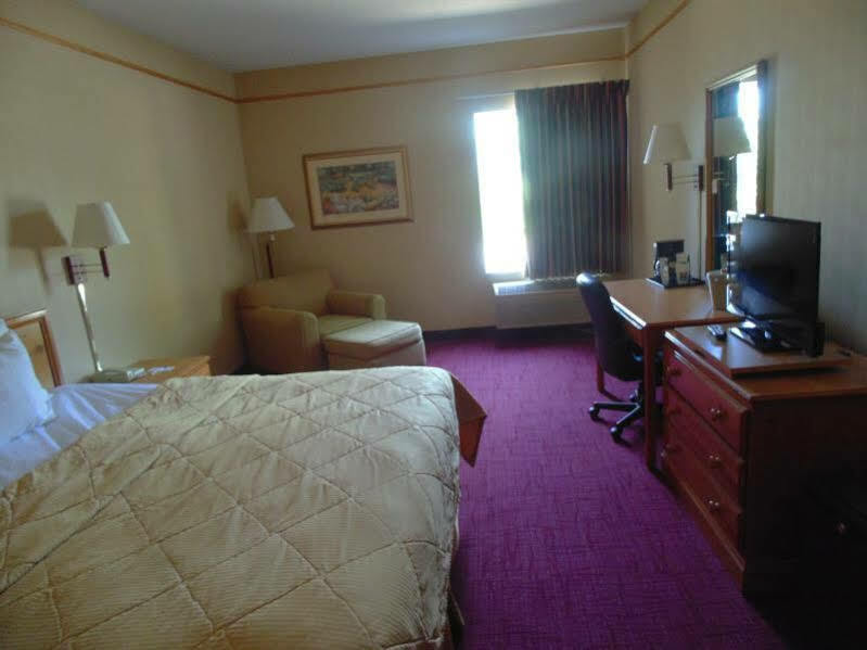 American Inn And Suites Houghton Lake Dış mekan fotoğraf